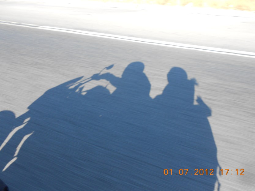 Trying desperately to run from the shadow Forsøker desperat å kjøre fra skyggen