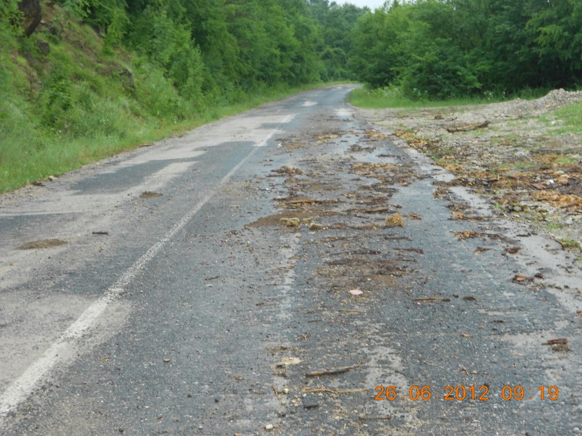 Poor Bulgarian roads after rain Dårlige Bulgarske landeveier etter regnvær