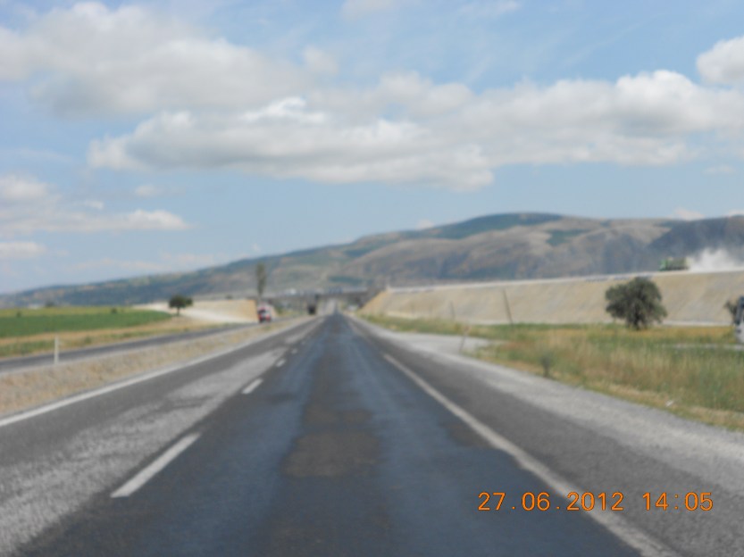 The rain has hopefully washed away the oil on the asphalt Regnet har for håpentligvis vasket vekk oljen på asfalten