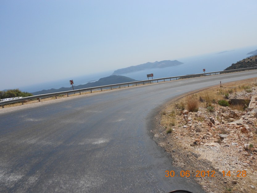 Oily Turkish roads strewn with sand Oljete Tyrkiske veier som strøes med sand