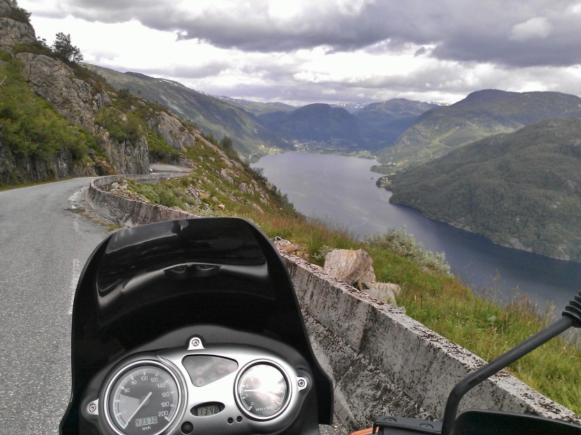 BMW F650GS Dakar 2001 på vei fra Sauda til Røldal 