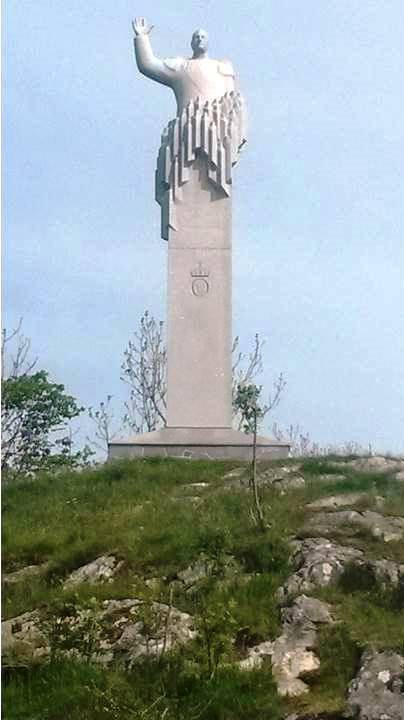 Olav-statuen i Skjerjehamn i Gulen
