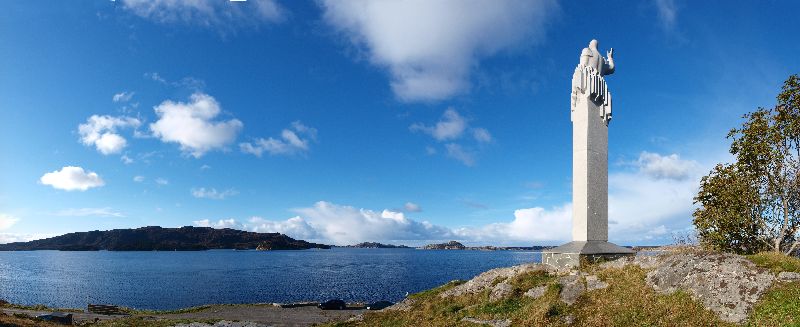 Olav-statuen i Skjerjehamn i Gulen