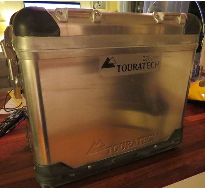 Touratech alu koffert pusset med Meguiars Metal Polish