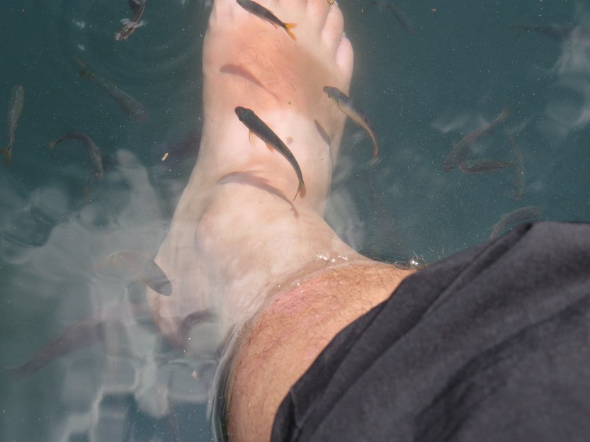 Suger til seg overflødig og tykk hud fra føttene