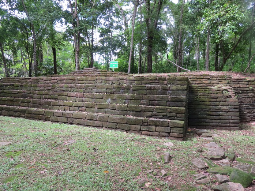 Nim Li Punit / Big Hat or Top Hat