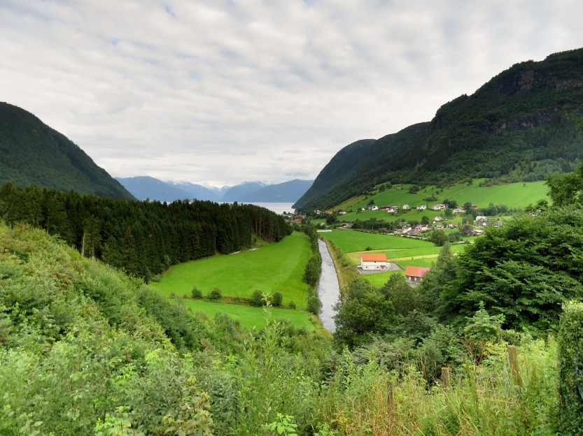 Utsikt ved Hove steinkirke i Vik kommune i Sogn og Fjordane
